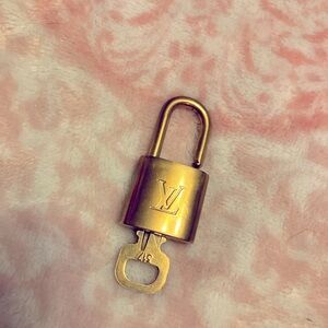 Authentic Louis Vuitton lock and key number 317 Work perfectly.  Some scratches